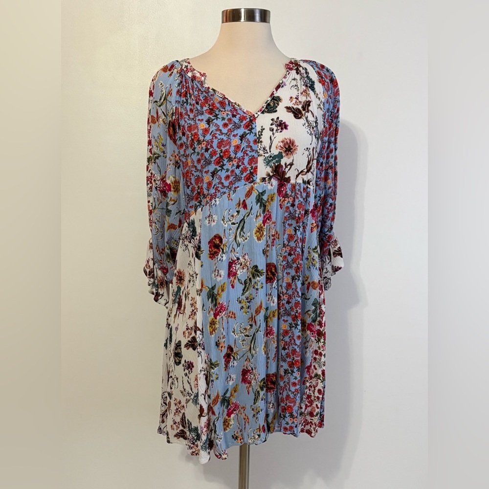 Umgee Patchwork Floral V-Neck Dress in Light Blue and White Size Medium